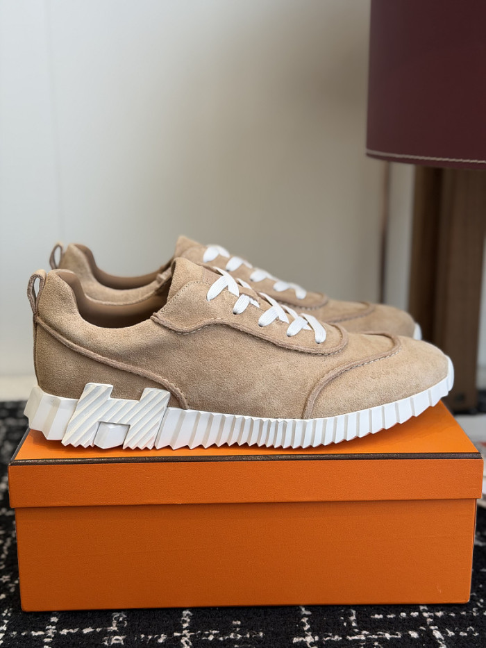 hms SNEAKER