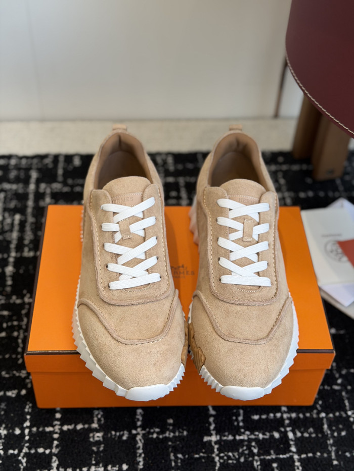 hms SNEAKER