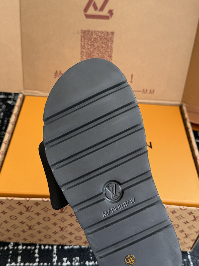 L0VT SANDAL