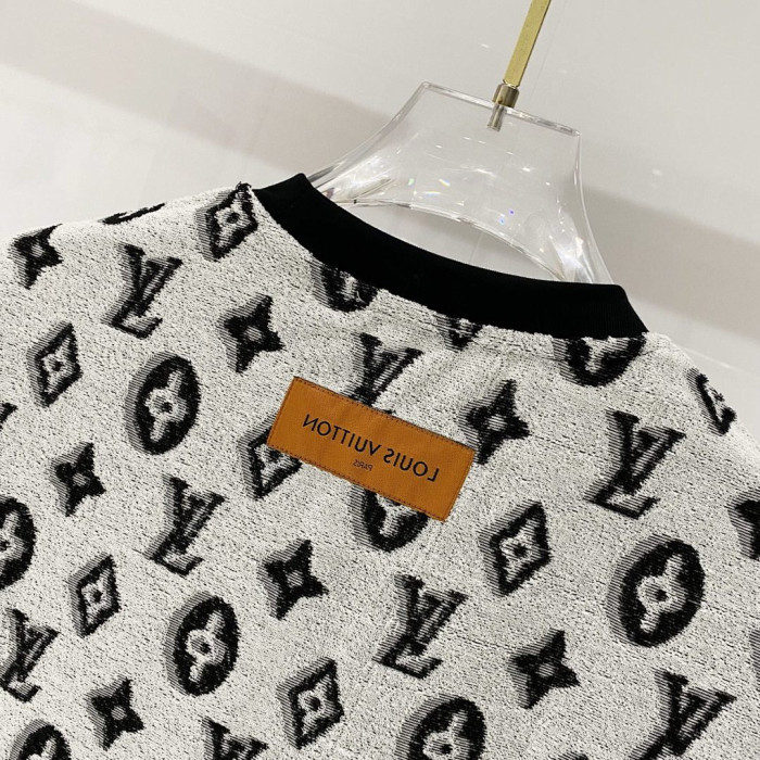 L0VT clothing