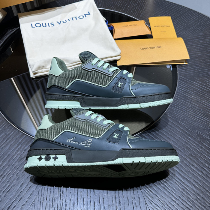 L0VT SNEAKER
