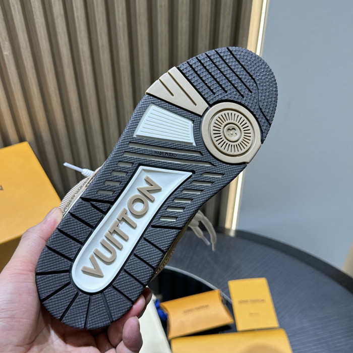 L0VT SNEAKER