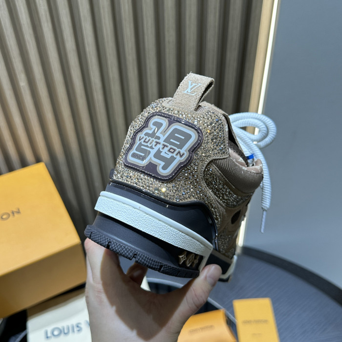 L0VT SNEAKER