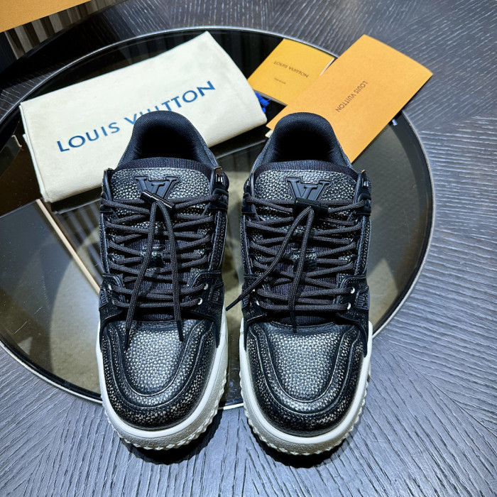 L0VT SNEAKER