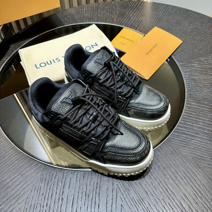 L0VT SNEAKER