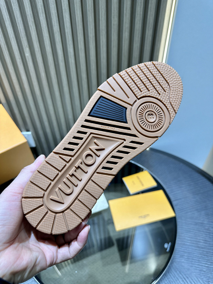 L0VT SNEAKER