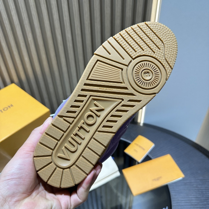 L0VT SNEAKER