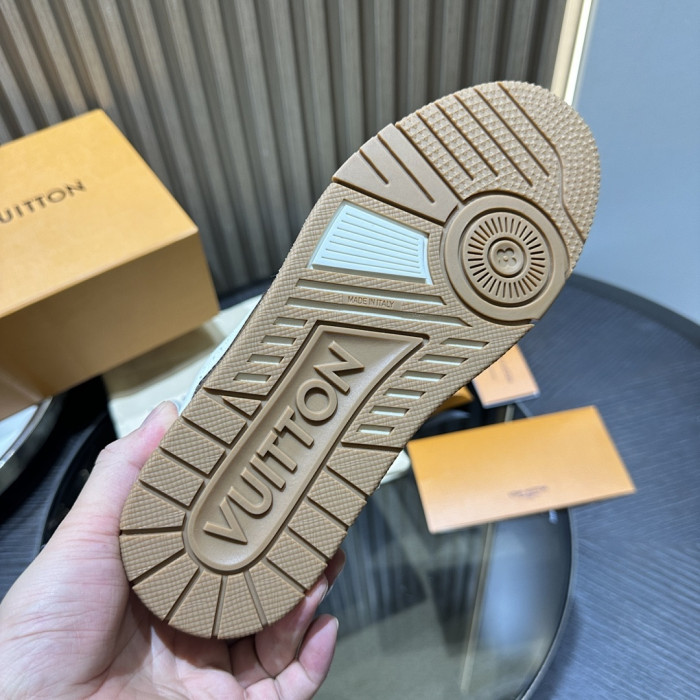 L0VT SNEAKER