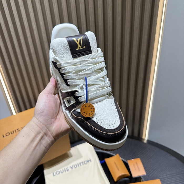 L0VT SNEAKER