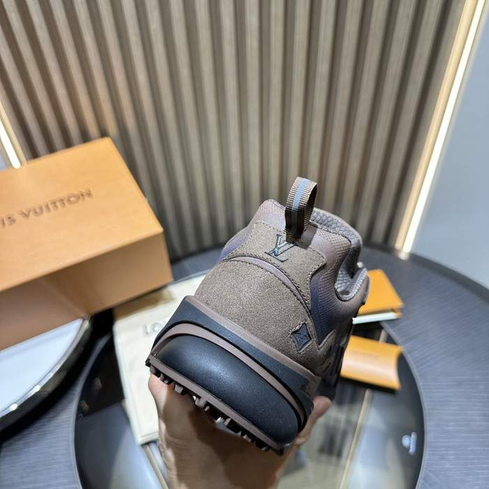 L0VT SNEAKER