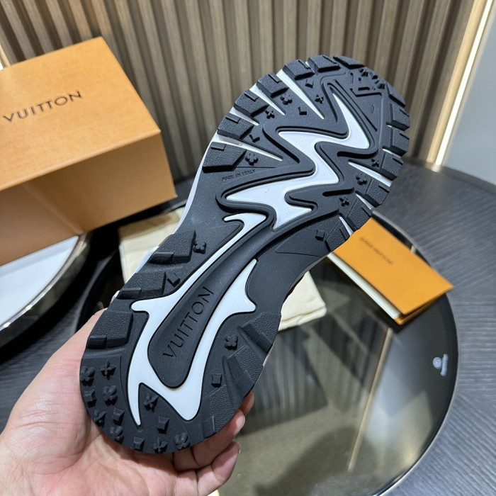 L0VT SNEAKER