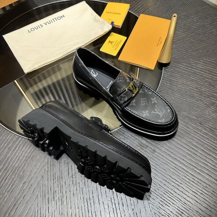 L0VT SNEAKER