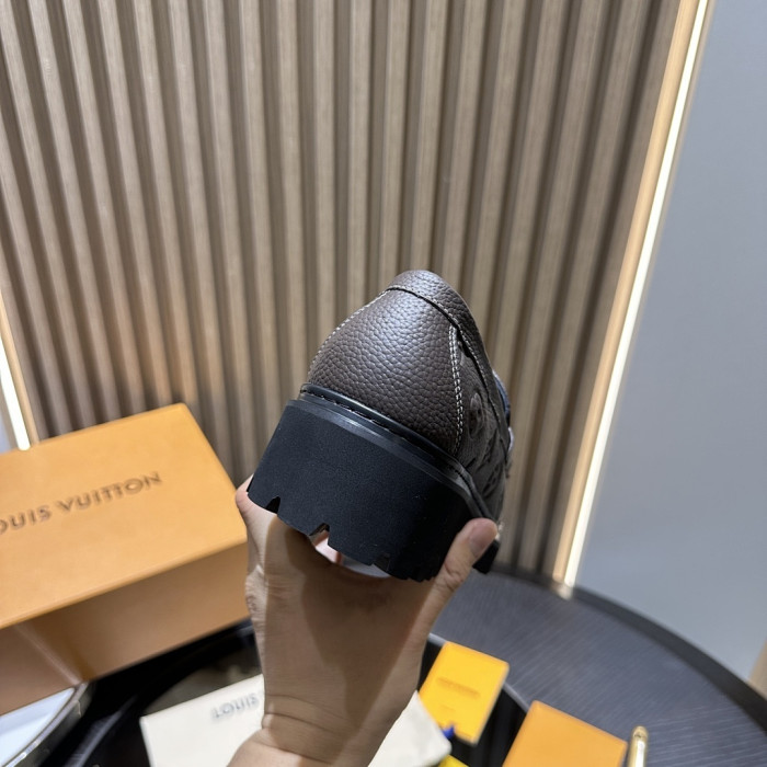 L0VT SNEAKER