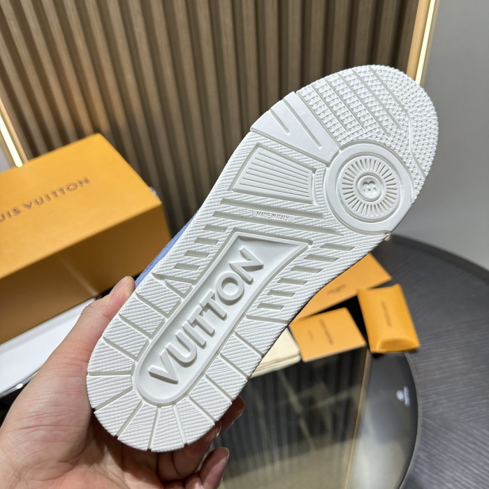 L0VT SNEAKER