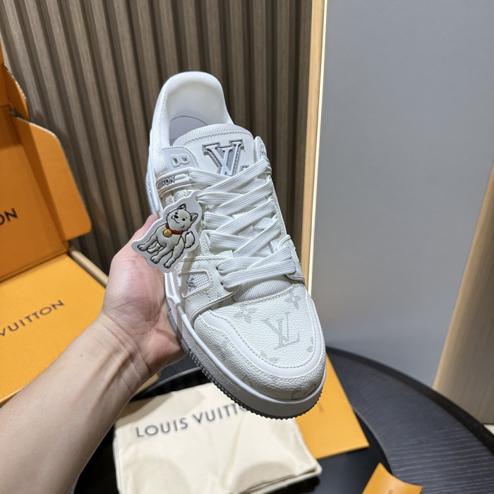 L0VT SNEAKER