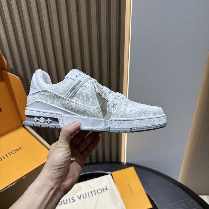 L0VT SNEAKER