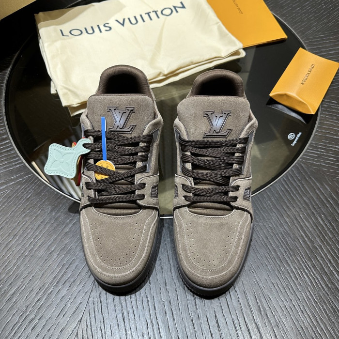 L0VT SNEAKER