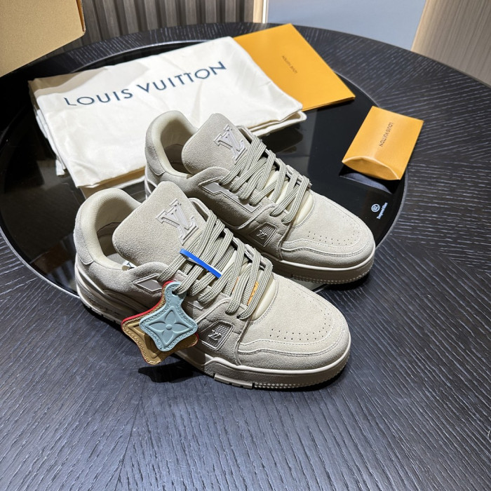 L0VT SNEAKER