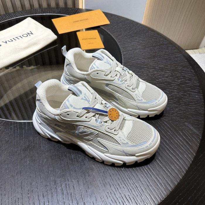 L0VT SNEAKER