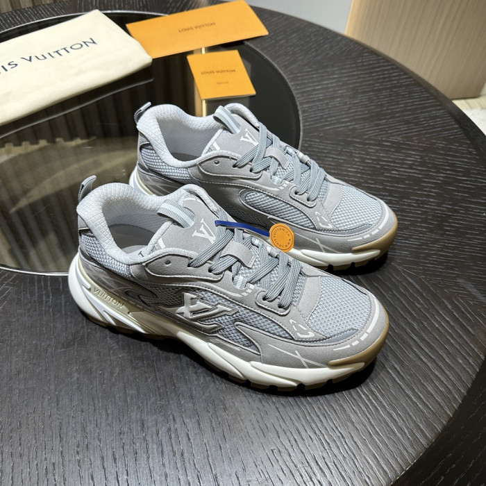 L0VT SNEAKER