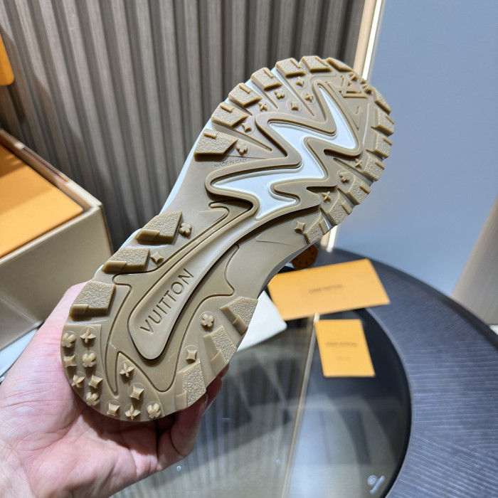 L0VT SNEAKER
