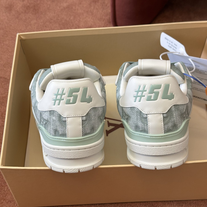L0VT SNEAKER
