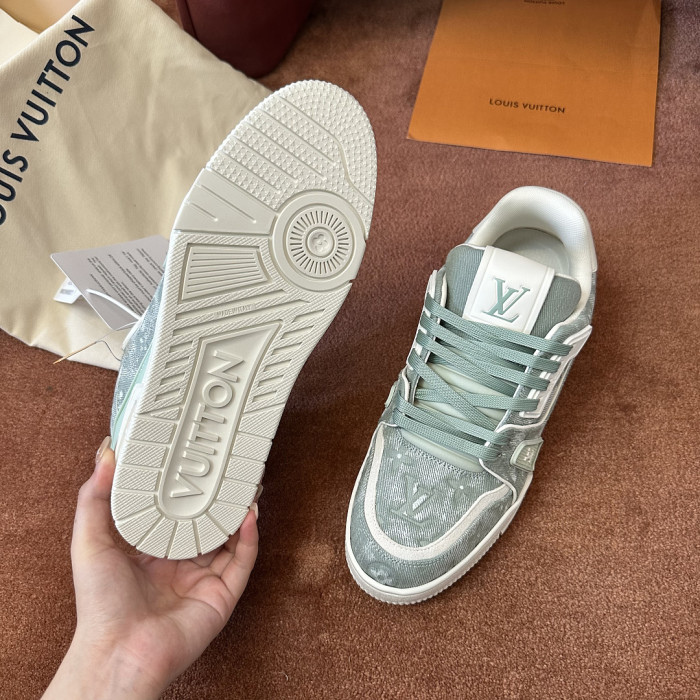 L0VT SNEAKER