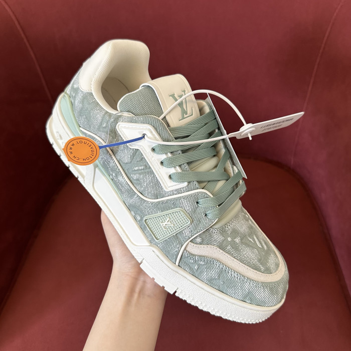 L0VT SNEAKER
