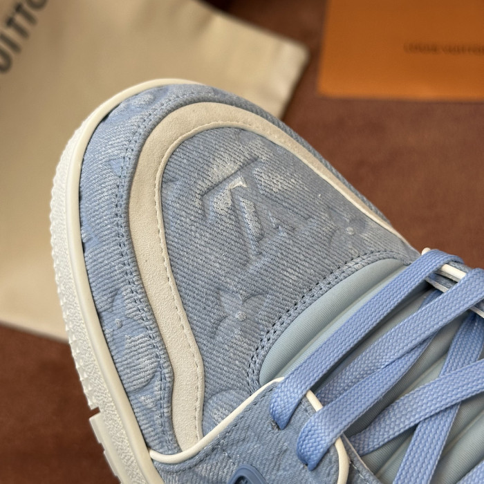 L0VT SNEAKER