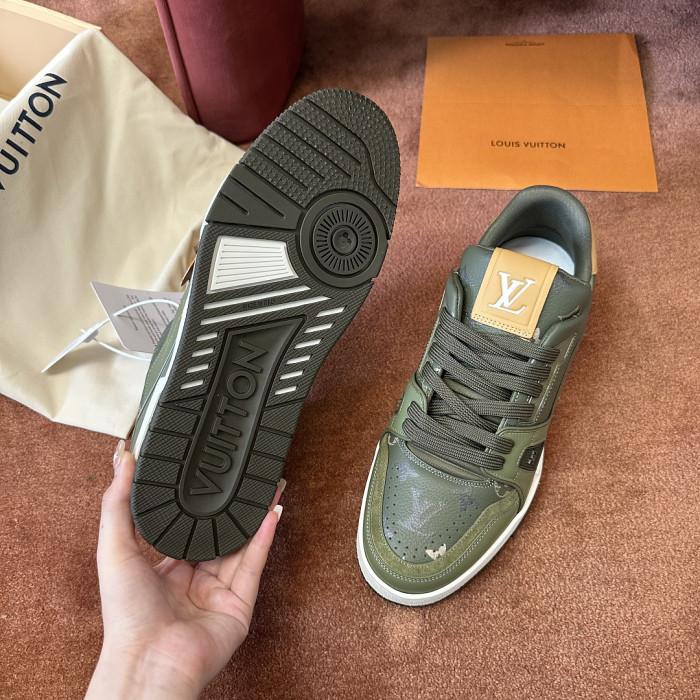 L0VT SNEAKER
