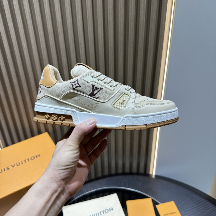 L0VT SNEAKER