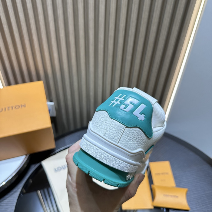 L0VT SNEAKER