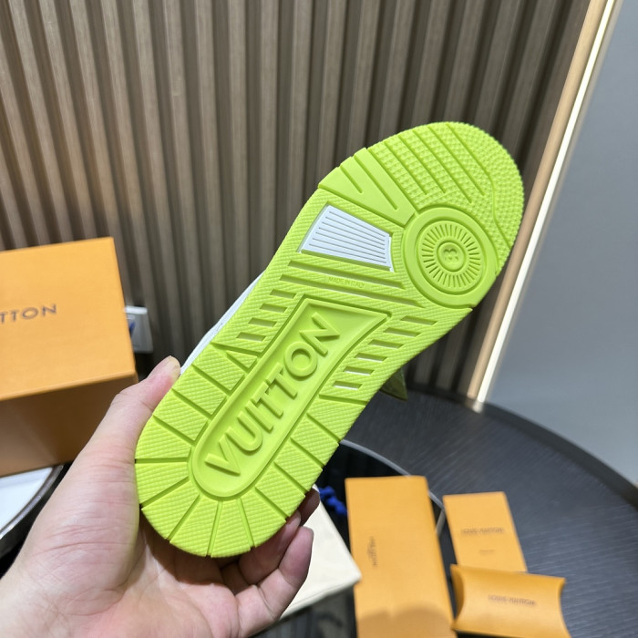 L0VT SNEAKER