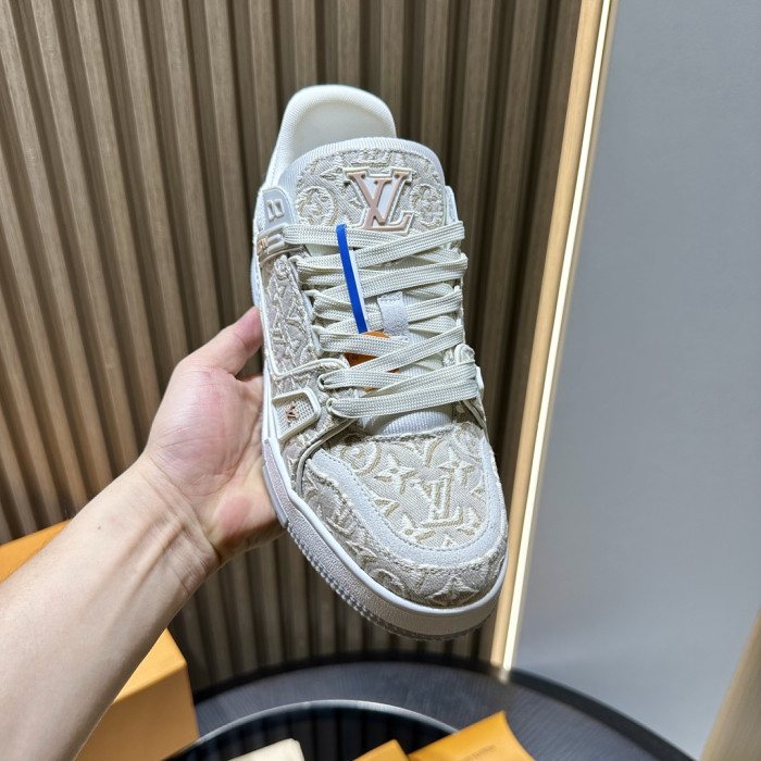 L0VT SNEAKER