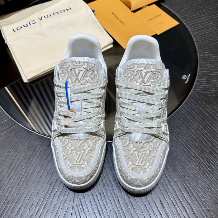 L0VT SNEAKER