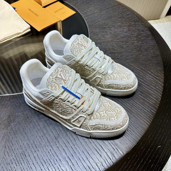 L0VT SNEAKER