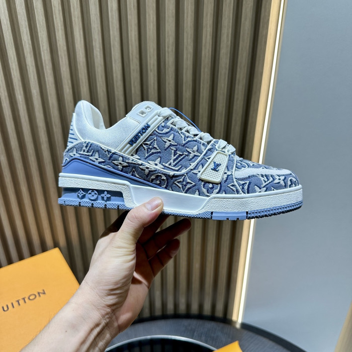 L0VT SNEAKER