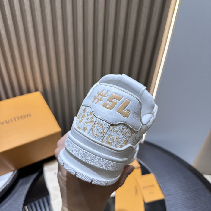 L0VT SNEAKER