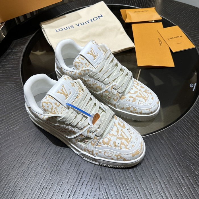 L0VT SNEAKER