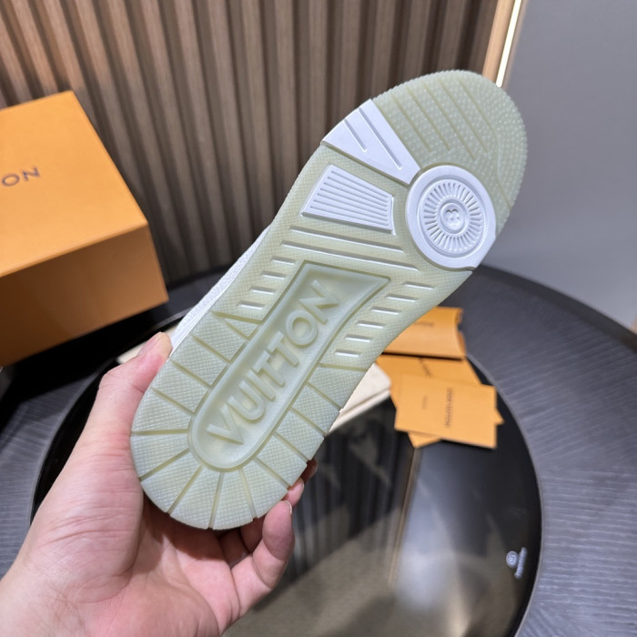 L0VT SNEAKER