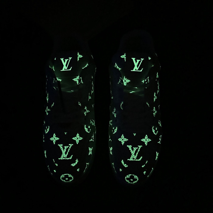 L0VT SNEAKER