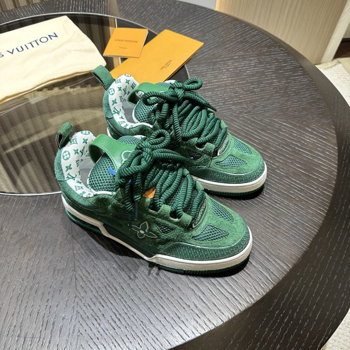 L0VT SNEAKER