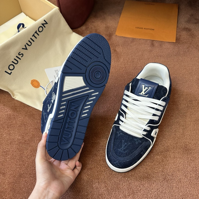 L0VT SNEAKER
