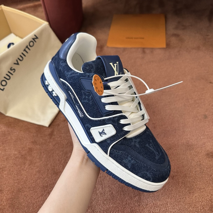L0VT SNEAKER