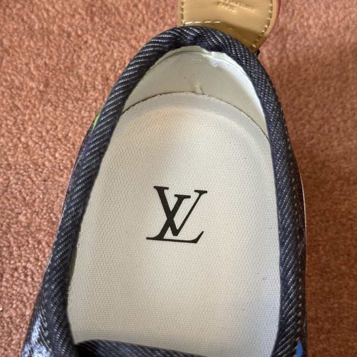 L0VT SNEAKER