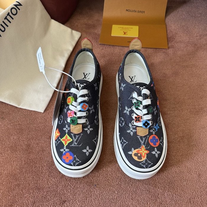 L0VT SNEAKER