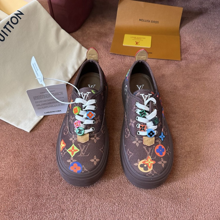 L0VT SNEAKER