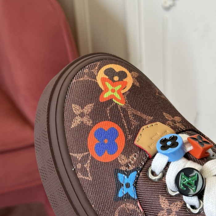 L0VT SNEAKER