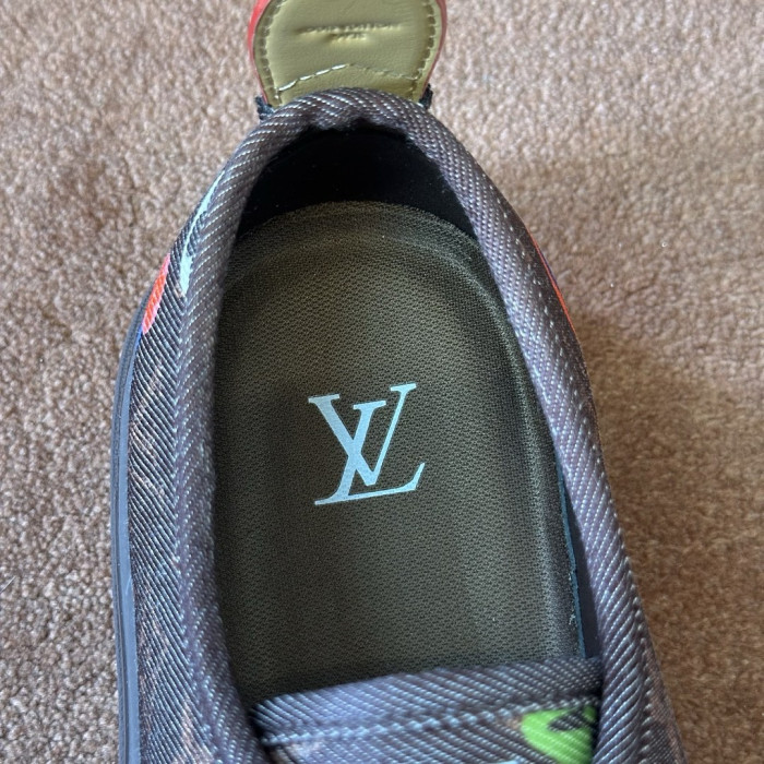 L0VT SNEAKER