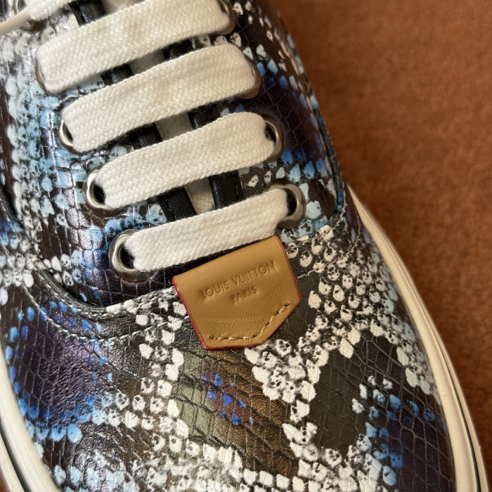 L0VT SNEAKER